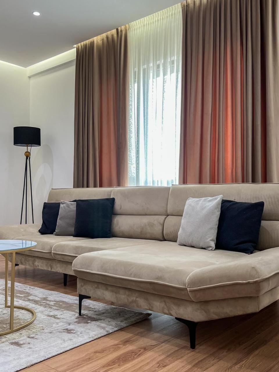 Lux Apartment At Arlis Τίρανα Εξωτερικό φωτογραφία