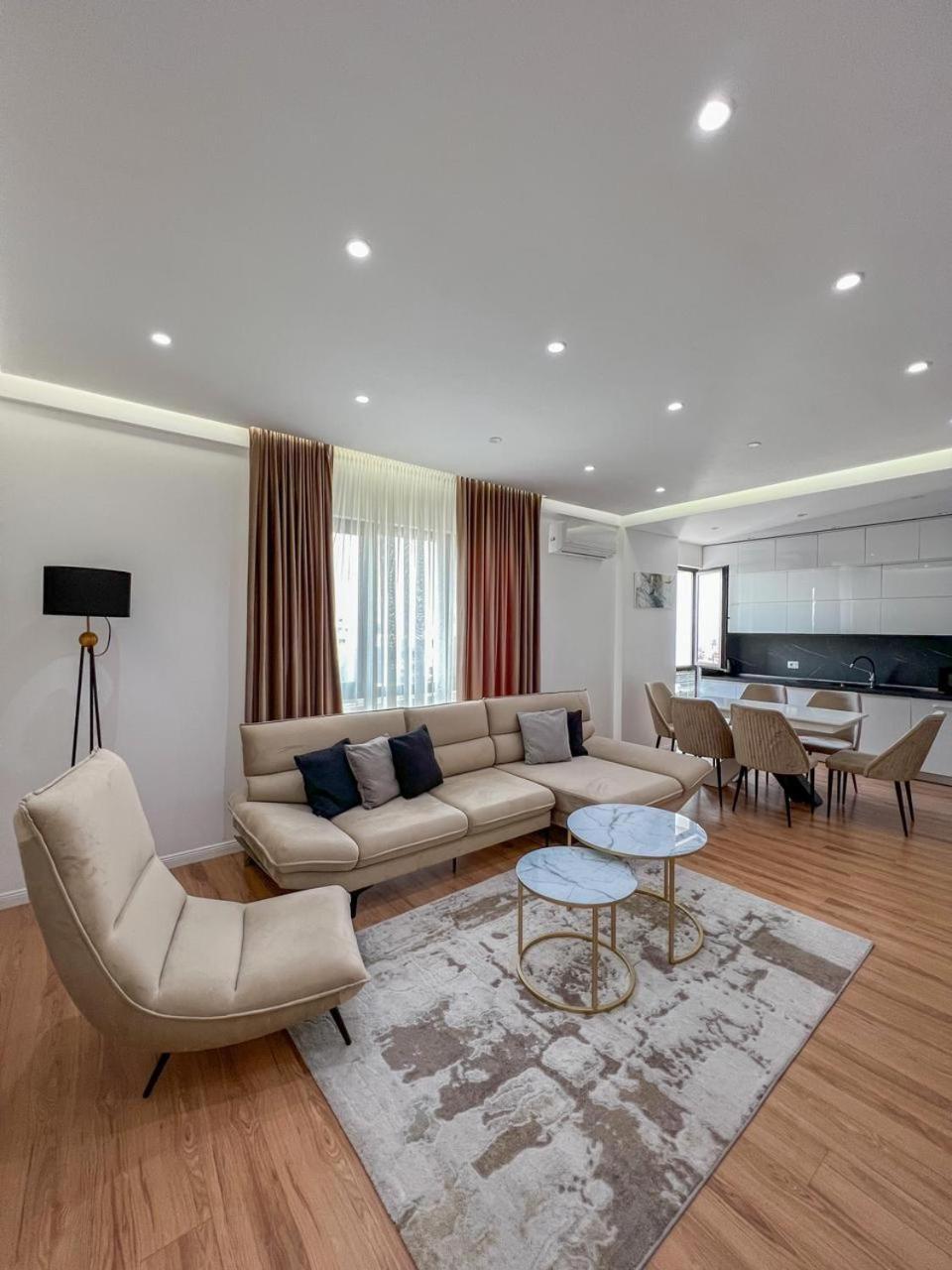 Lux Apartment At Arlis Τίρανα Εξωτερικό φωτογραφία