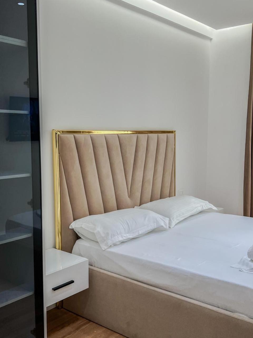 Lux Apartment At Arlis Τίρανα Εξωτερικό φωτογραφία