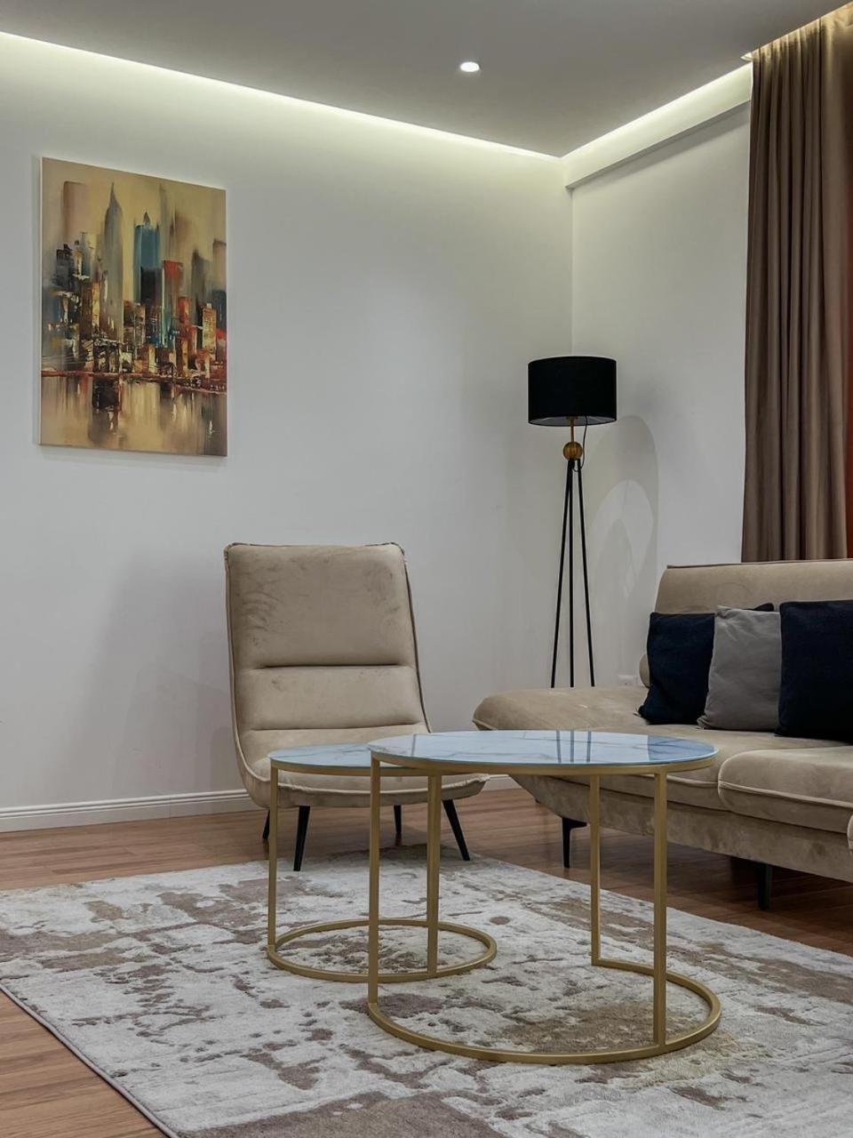 Lux Apartment At Arlis Τίρανα Εξωτερικό φωτογραφία