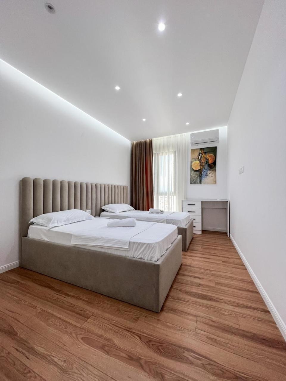 Lux Apartment At Arlis Τίρανα Εξωτερικό φωτογραφία