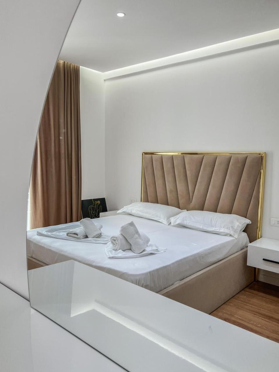 Lux Apartment At Arlis Τίρανα Εξωτερικό φωτογραφία