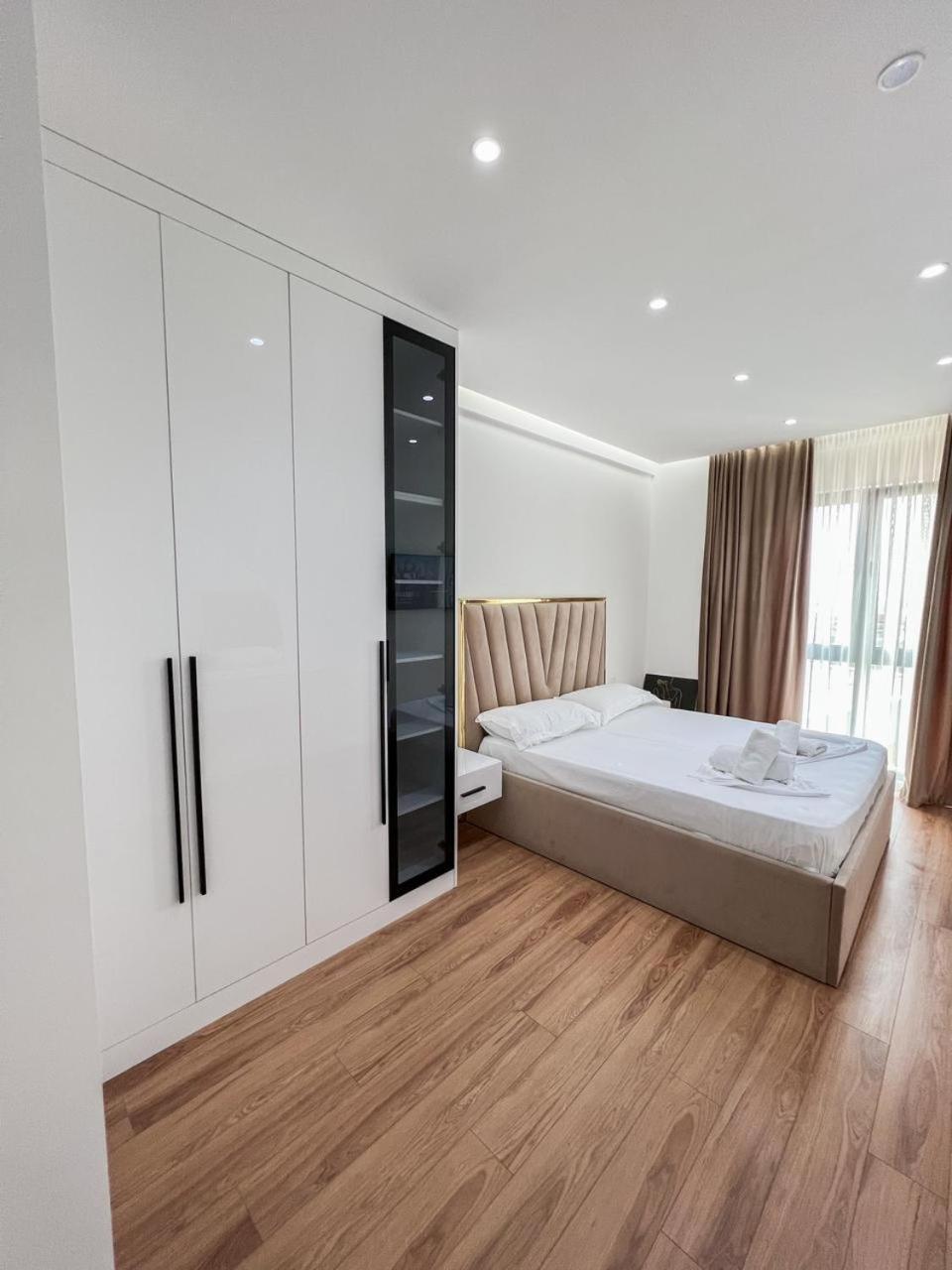 Lux Apartment At Arlis Τίρανα Εξωτερικό φωτογραφία