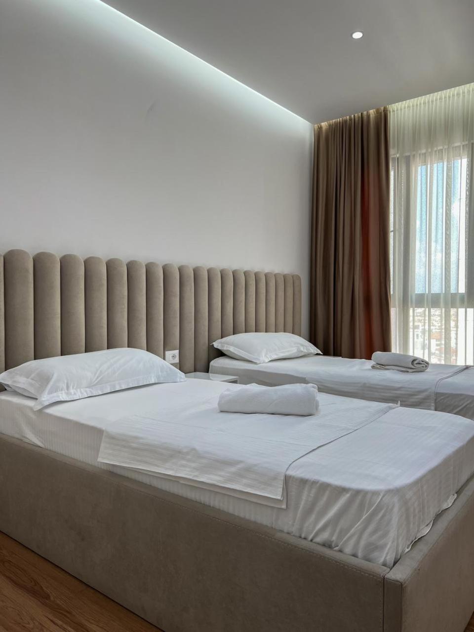Lux Apartment At Arlis Τίρανα Εξωτερικό φωτογραφία