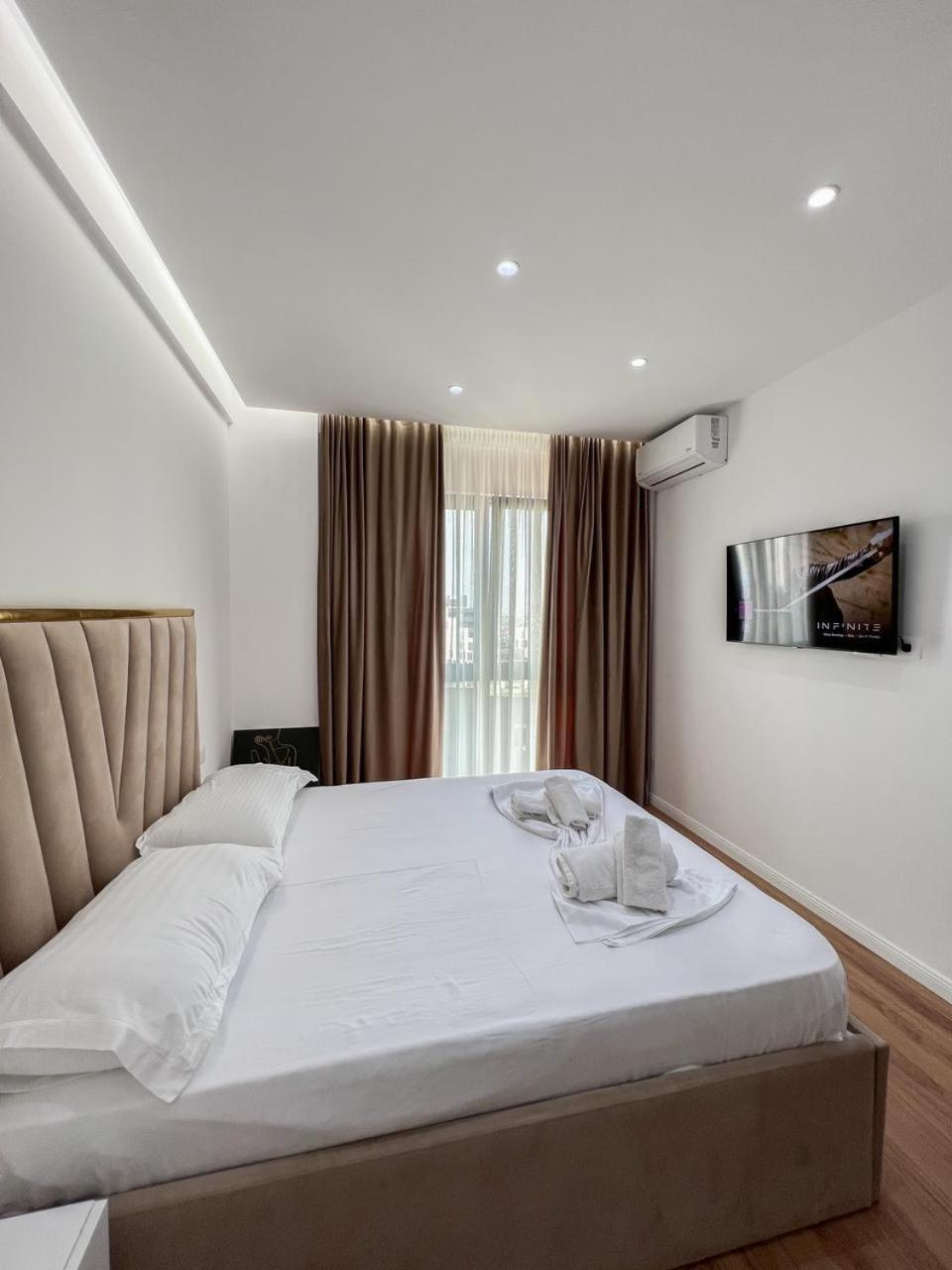 Lux Apartment At Arlis Τίρανα Εξωτερικό φωτογραφία