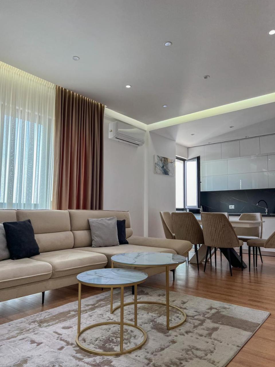 Lux Apartment At Arlis Τίρανα Εξωτερικό φωτογραφία