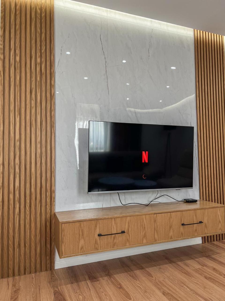 Lux Apartment At Arlis Τίρανα Εξωτερικό φωτογραφία