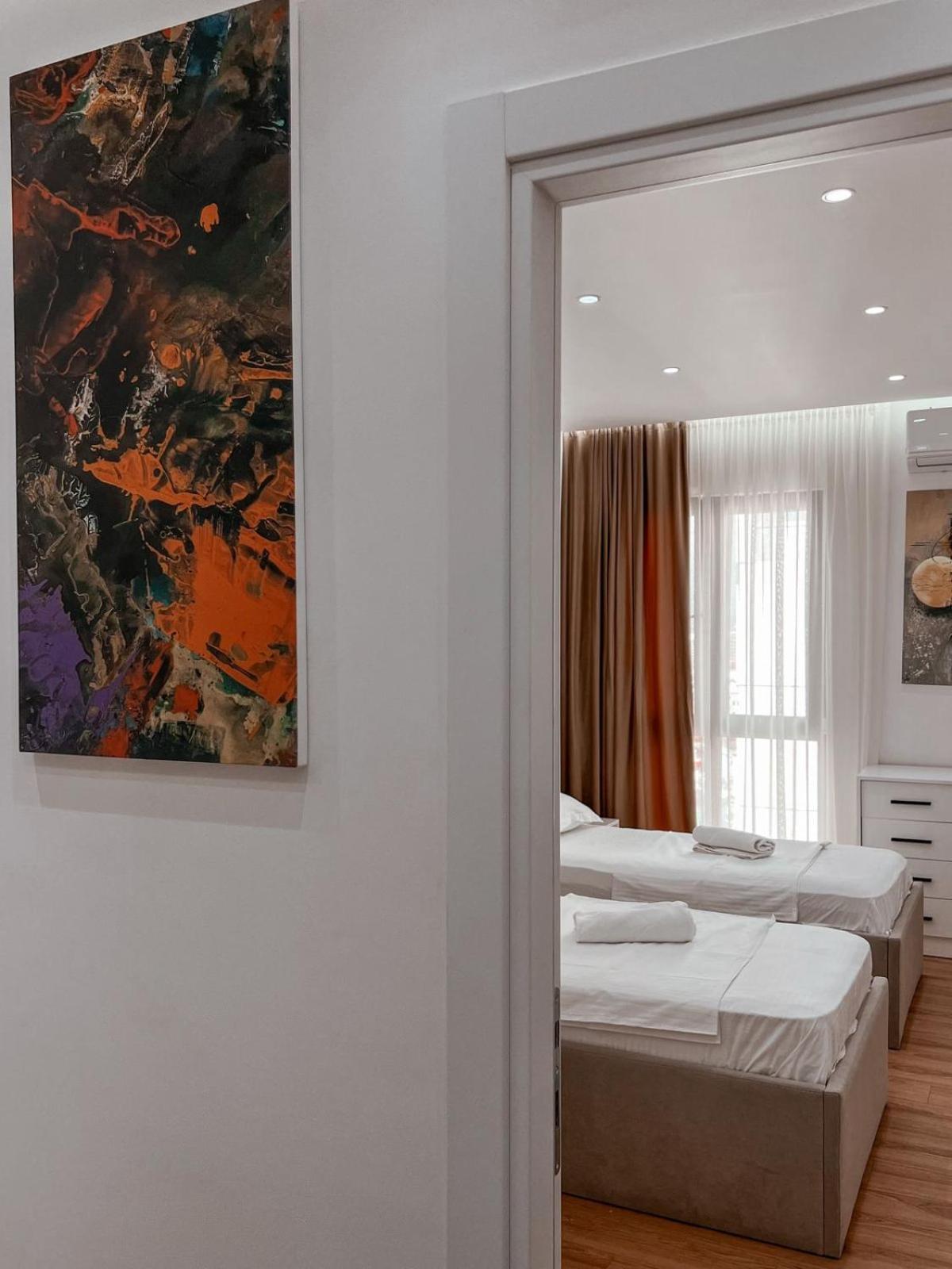 Lux Apartment At Arlis Τίρανα Εξωτερικό φωτογραφία